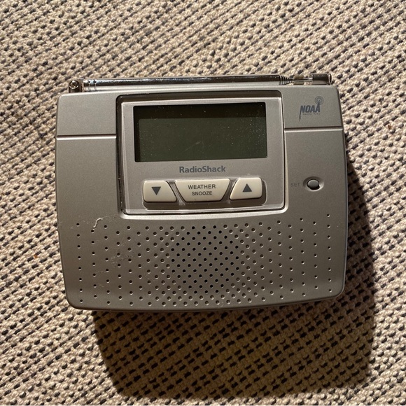 Radio Shack Weather Alert Radio NOAA w/LCD Alarm Clock 12-260 TESTED - Picture 4 of 9